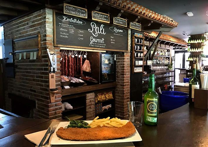 Cachopo y barra con embutidos asturianos