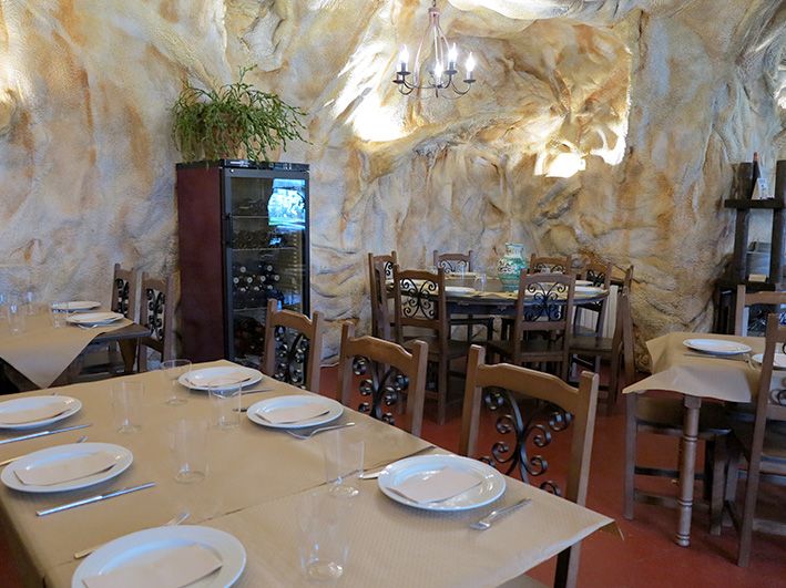 Sidrería La Cueva, Comedor